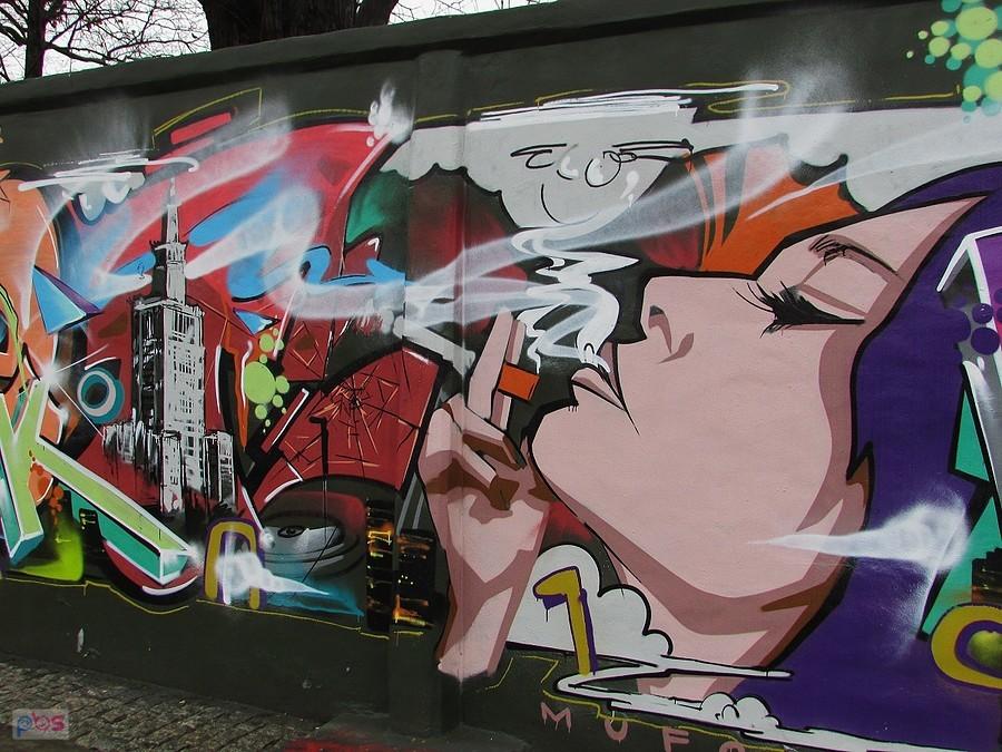 Dymek pod Pałacem Kultury