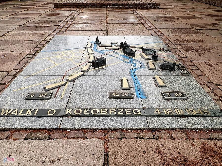 Kołobrzeg. Cmentarz Wojenny