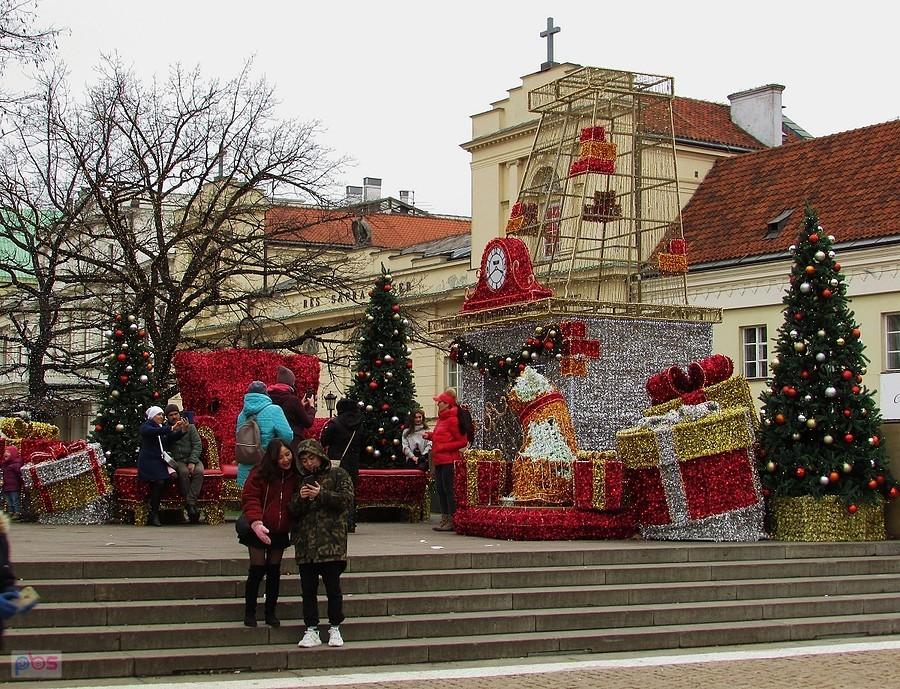 Tron Mikołaja na skwerze Hoovera