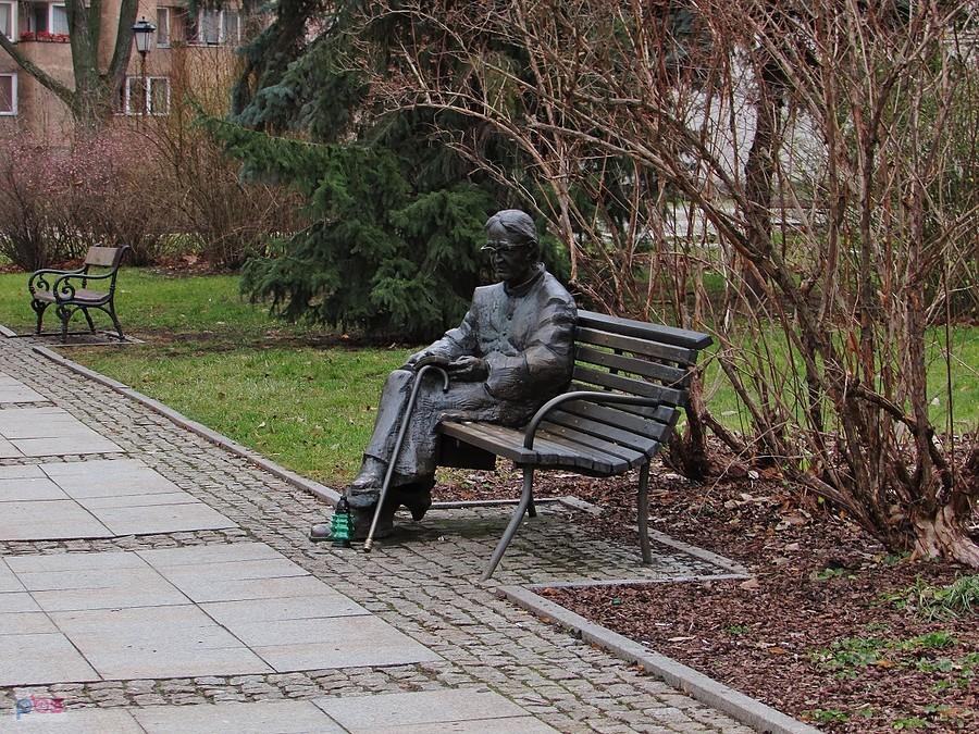 Ławeczka księdza Twardowskiego