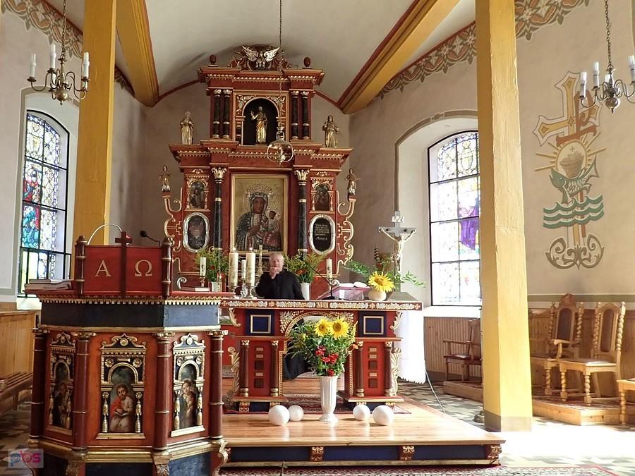 Miłki. Kościół MB Królowej Polski. Prezbiterium
