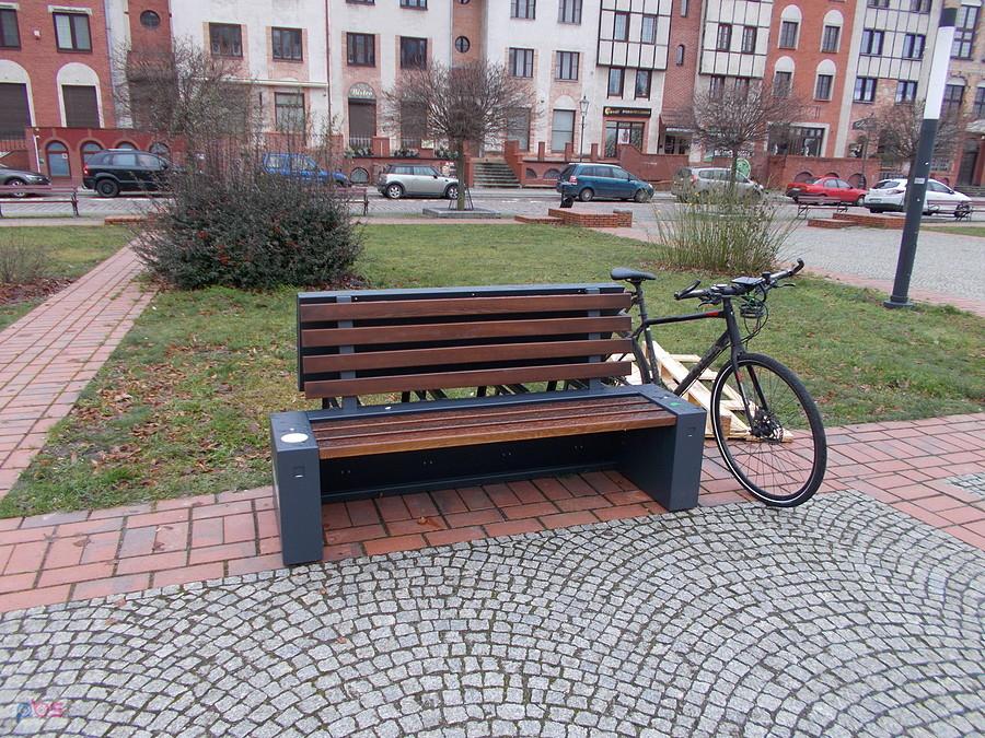 Ławka solarna na placu Katedralnym