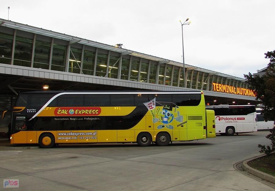 Terminal autokarowy na lotnisku