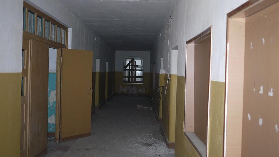 Wnętrze opuszczonego koszarowca