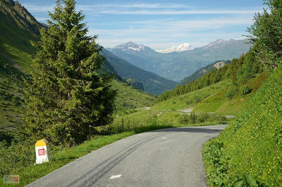 Zjazd z Glandon, widok na Mont Blanc