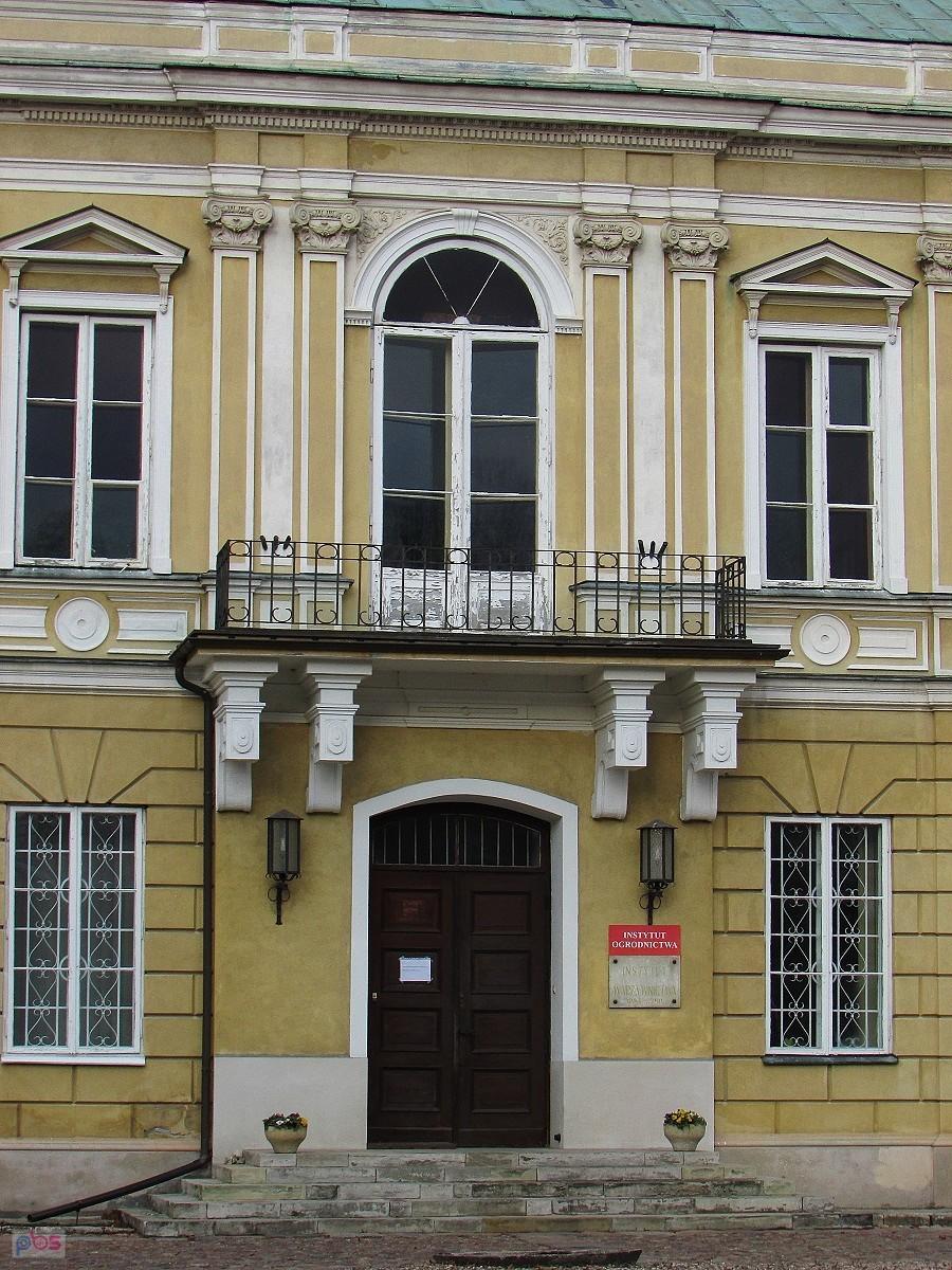 W pałacu arcybiskupim mieści się Instytut Ogrodnictwa