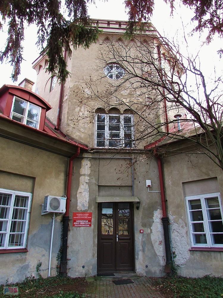 Jedna z oficyn pałacowych - dzisiaj Samodzielna Pracownia Analiz Chemicznych Instytutu Ogrodnictwa