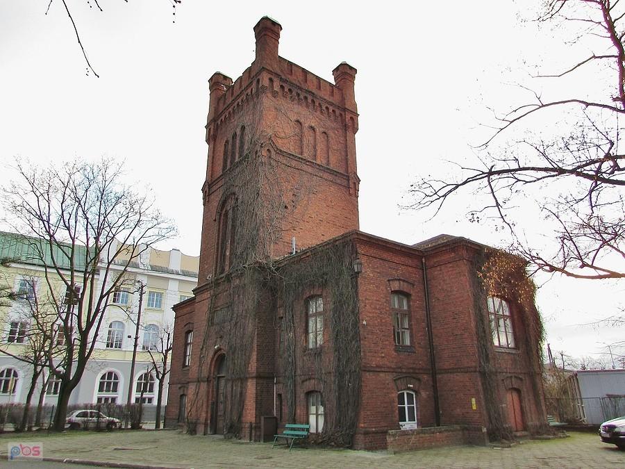 Skierniewice - wieża ciśnień przy bramie wjazdowej do pałacu