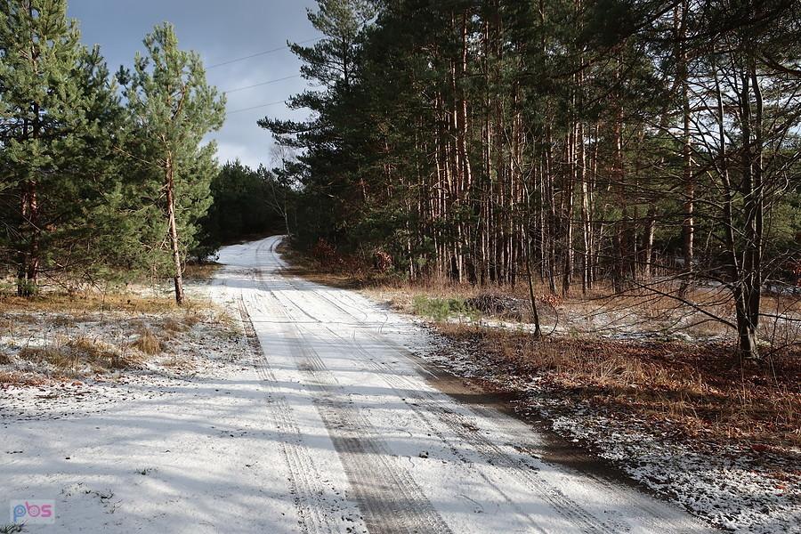 Trochę śniegu na ścieżkach