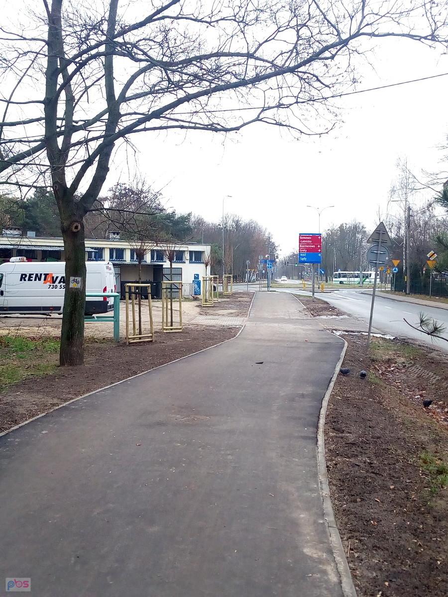Ładna ddr na wyjeździe z lasku na Bemowie