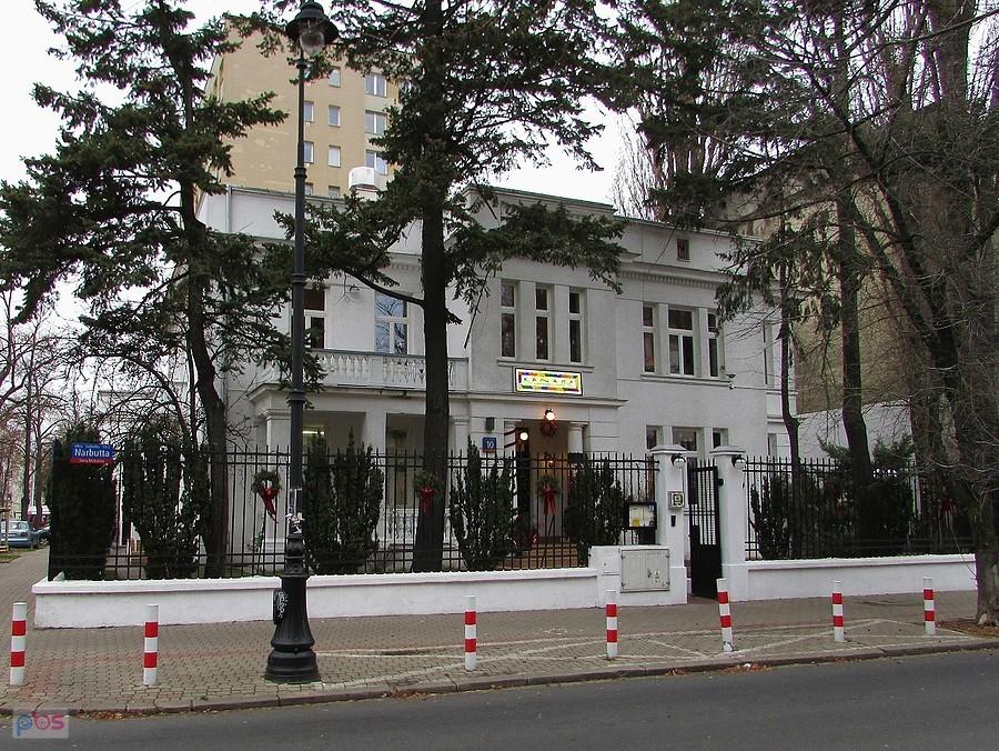 Willa Siedlanowskich na Narbutta z ambasady Syrii zmieniła się w restaurację ukraińską "Kanapa"