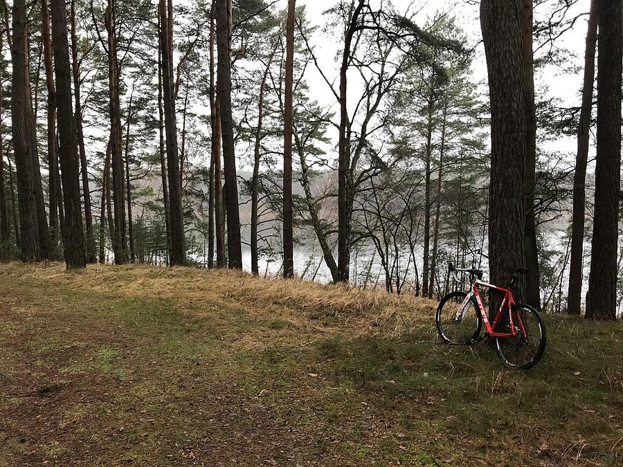 miejsce nad jeziorem Kłuchówiec / lokalizacja nieistniejącj już Grajzerówki