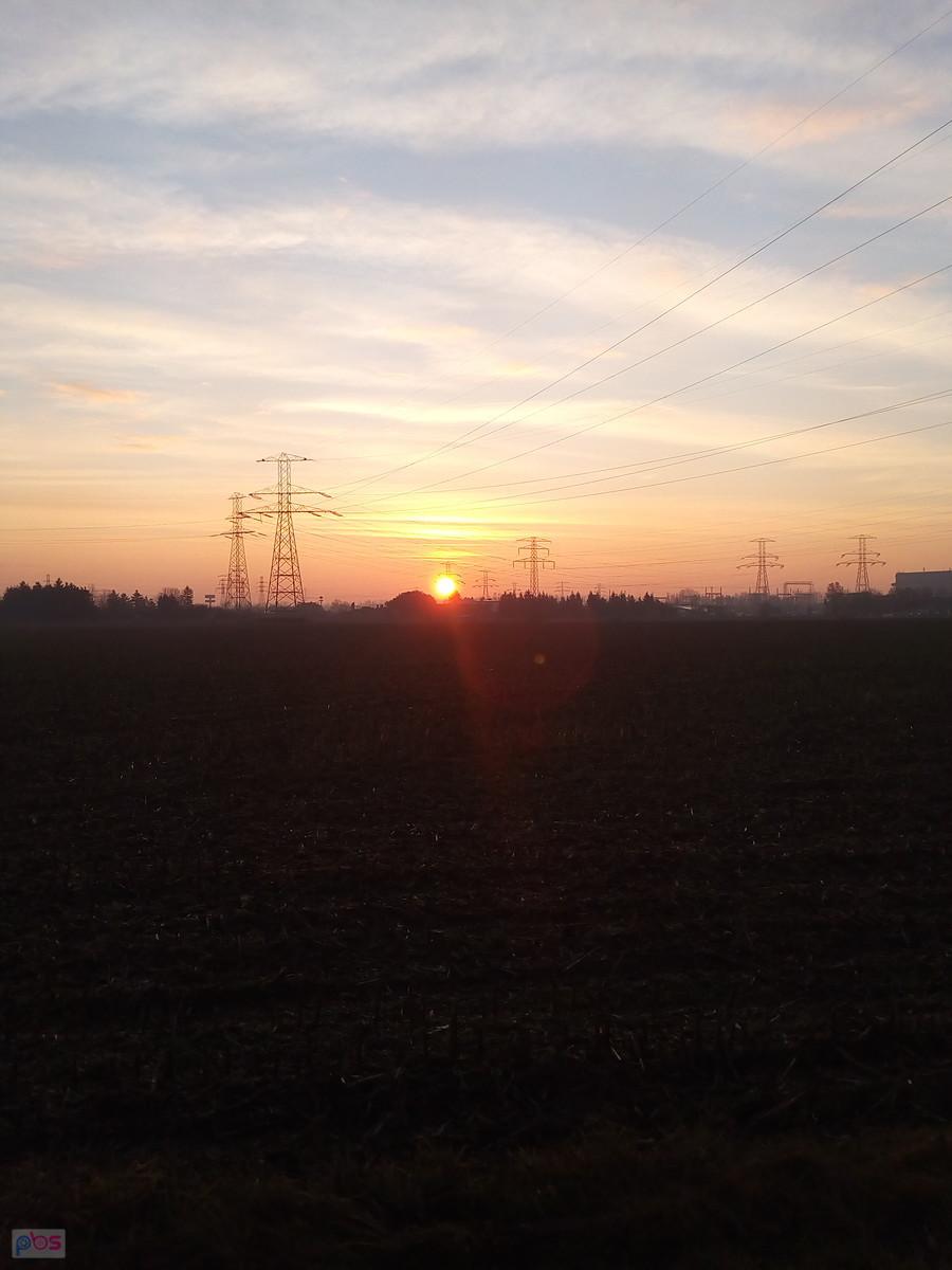 Słońce przeciera oczy