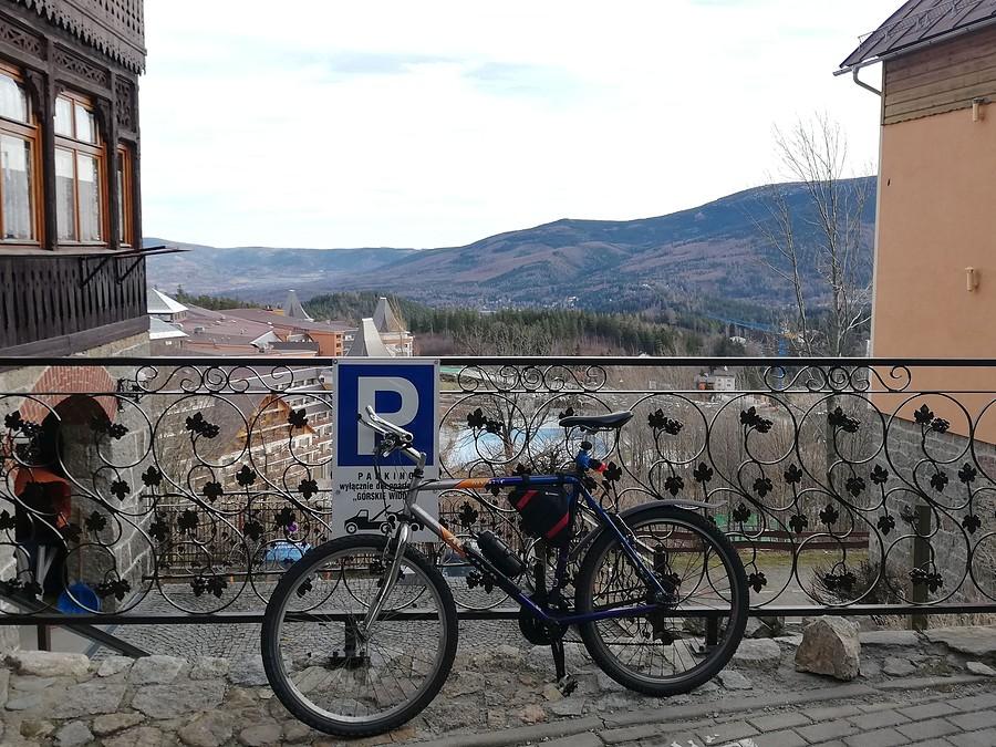 Rowerów zasady parkingu nie obowiązują :) - Karoacz