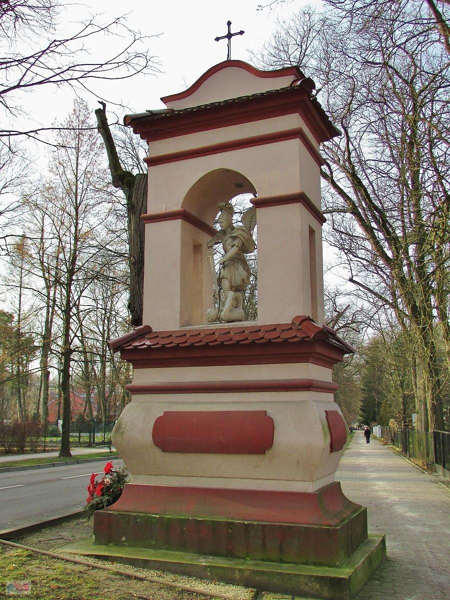 Nałęczów - XVII-wieczna kapliczka Michała Archanioła