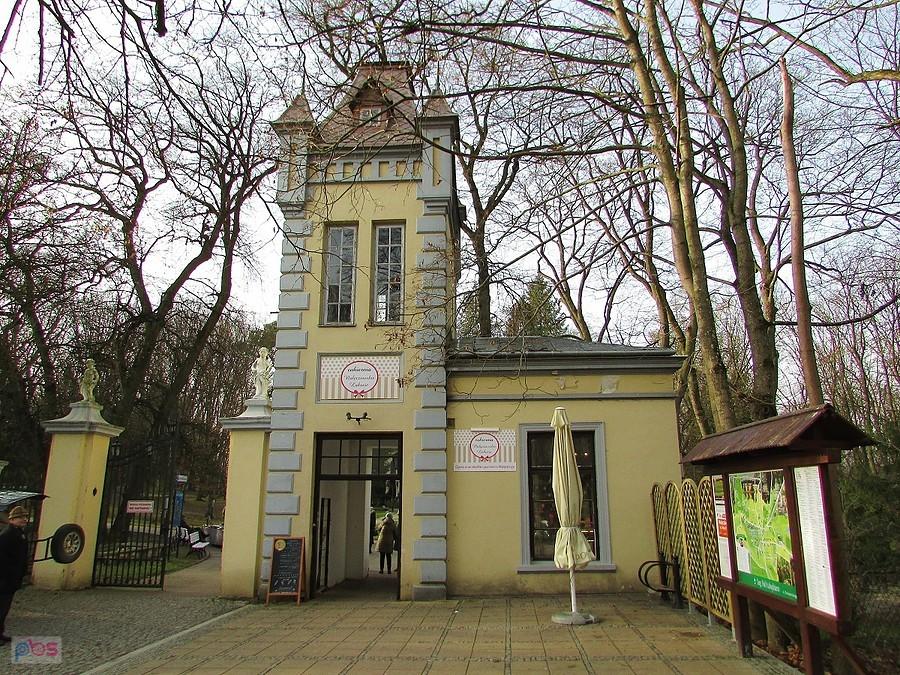 Nałęczów - Brama Wschodnia przy wejściu do Parku Zdrojowego
