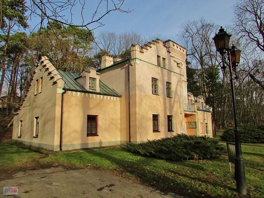 Nałęczów - Domek Gotycki w Parku Zdrojowym
