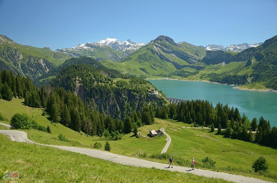 Lac de Roselend i Mont Blanc w tle