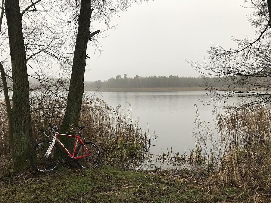 nad jeziorem Bąd