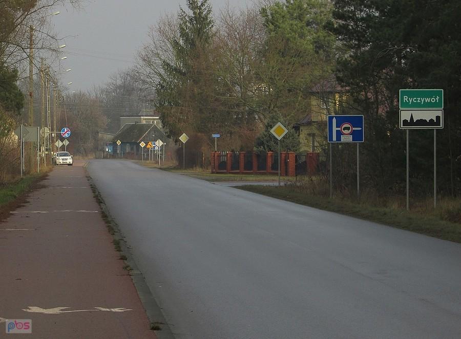 Wjazd do Ryczywołu