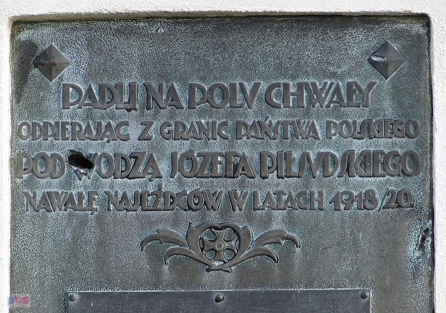 Tablica upamiętniającą mieszkańców Brzózy poległych w wojnie z bolszewikami