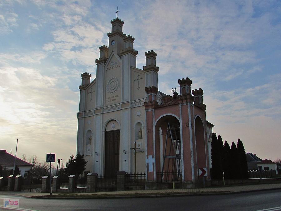 Kościół w Brzózie powstał w latach 1854-1856