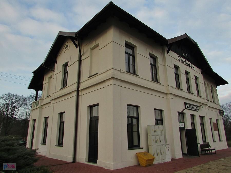 Budynek stacji Garbatka-Letnisko zbudowany w 1919 roku
