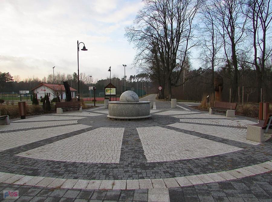 Garbatka-Letnisko - fontanna na skwerze im. Majora Władysława Szymanowskiego