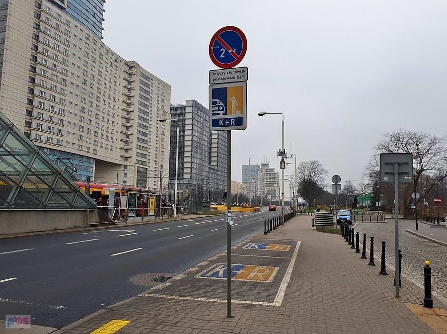 Strafa Kiss and Ride przed Dworcem Gdańskim