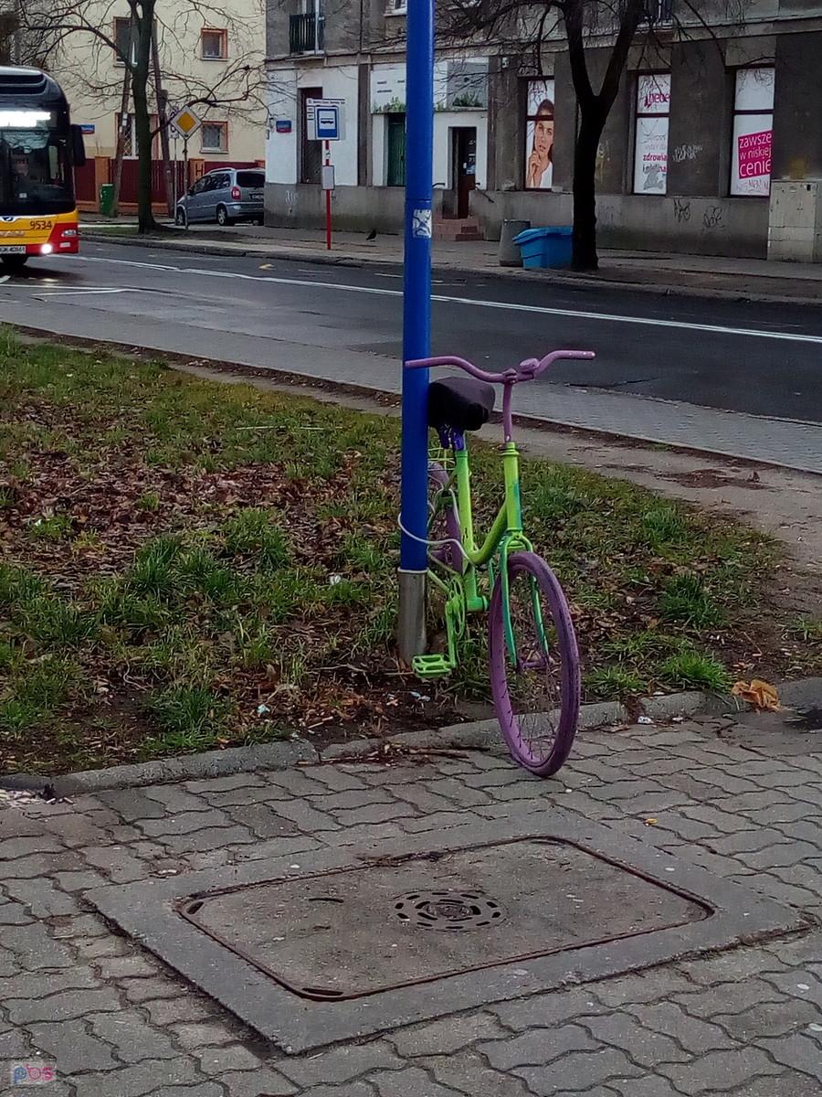 O tym też ktoś zapomniał? Na reklamowy nie wygląda
