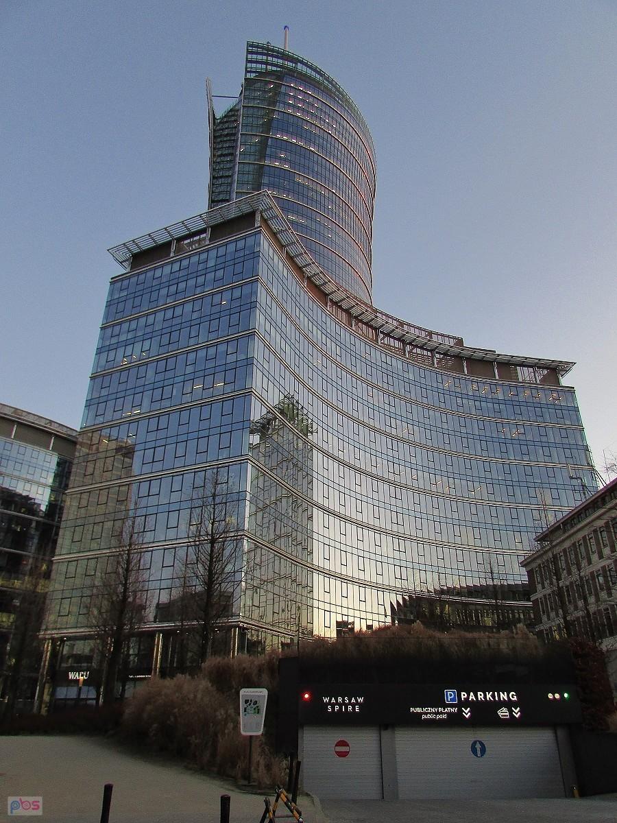 Warsaw Spire ma pod sobą 5 kondygnacyjny garaż