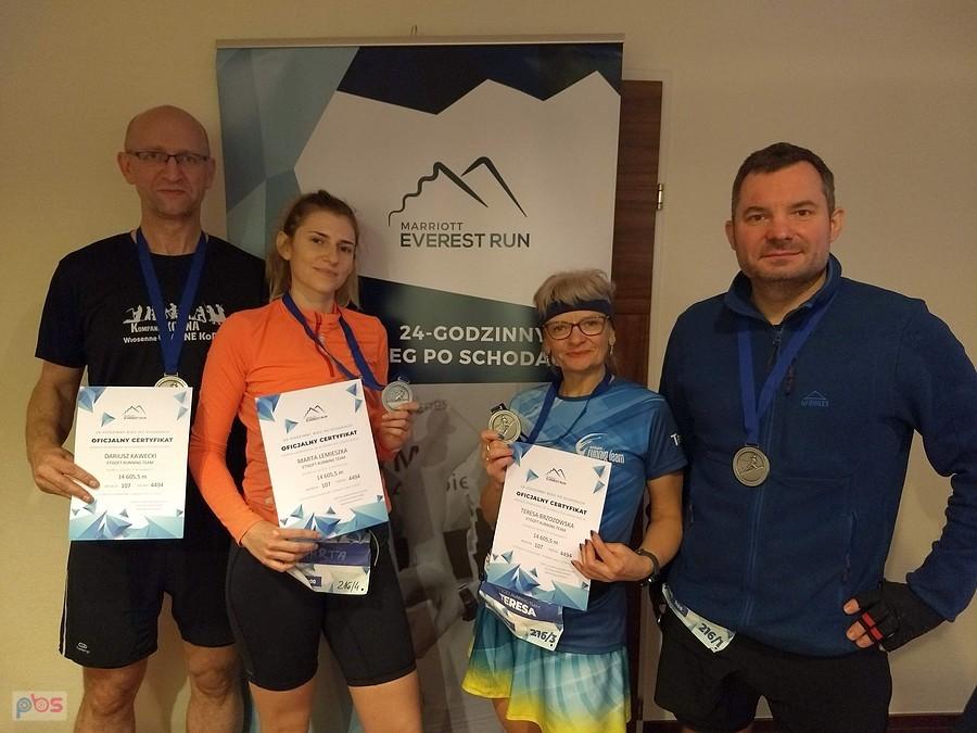Z medalami i certyfikatami