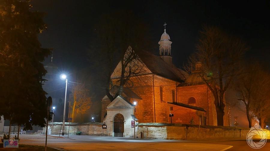 kamienny kościółek w Książu Wielkim