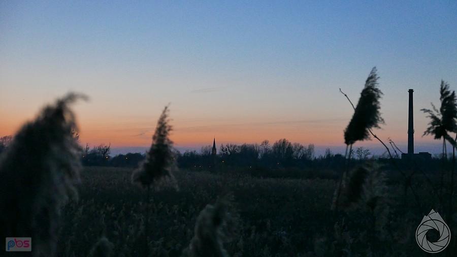łuna zachodu słońca nad Konstancinem-Jeziorną