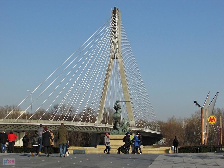 Przy pomniku Syrenki