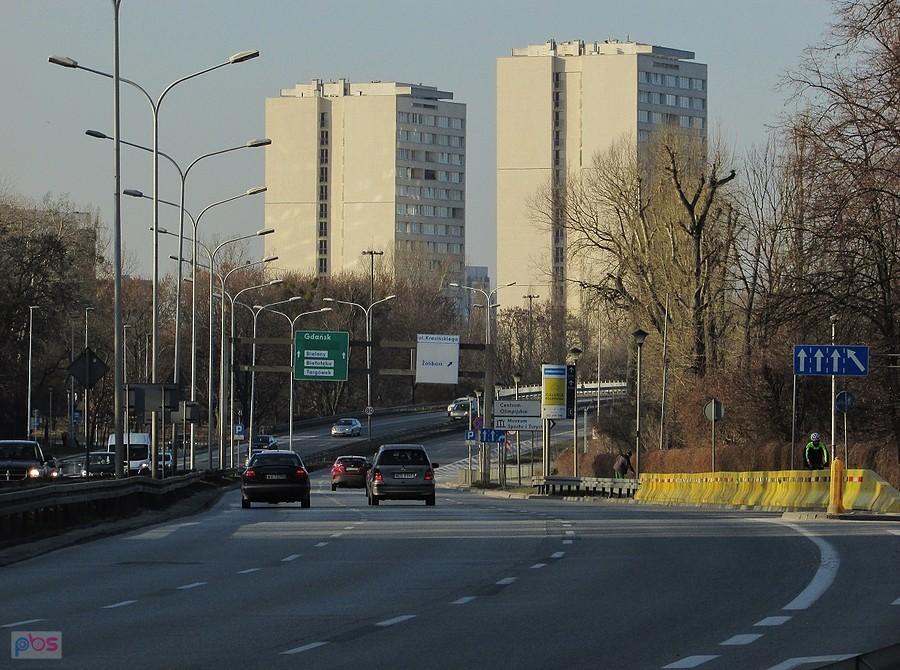 Dwa szesnastopiętrowe bloki przy ul. Promyka