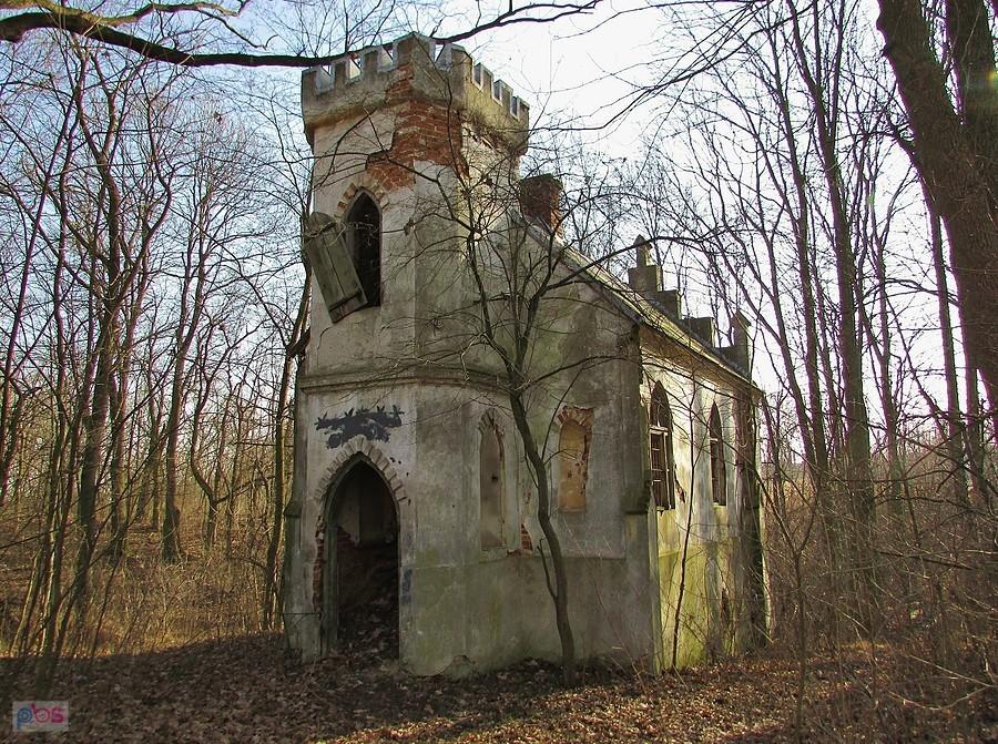 Turowice - pawilon od strony północnej nie przypomina już kaplicy