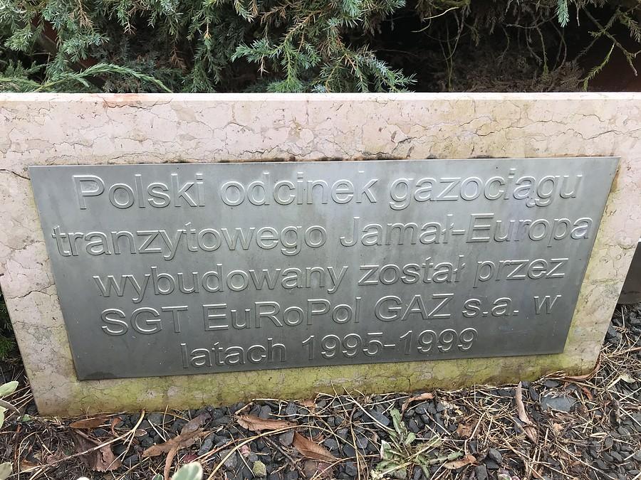 Gazociąg jamalski o długości 4196 km, przebiegający od półwyspu Jamał w Rosji do Niemiec