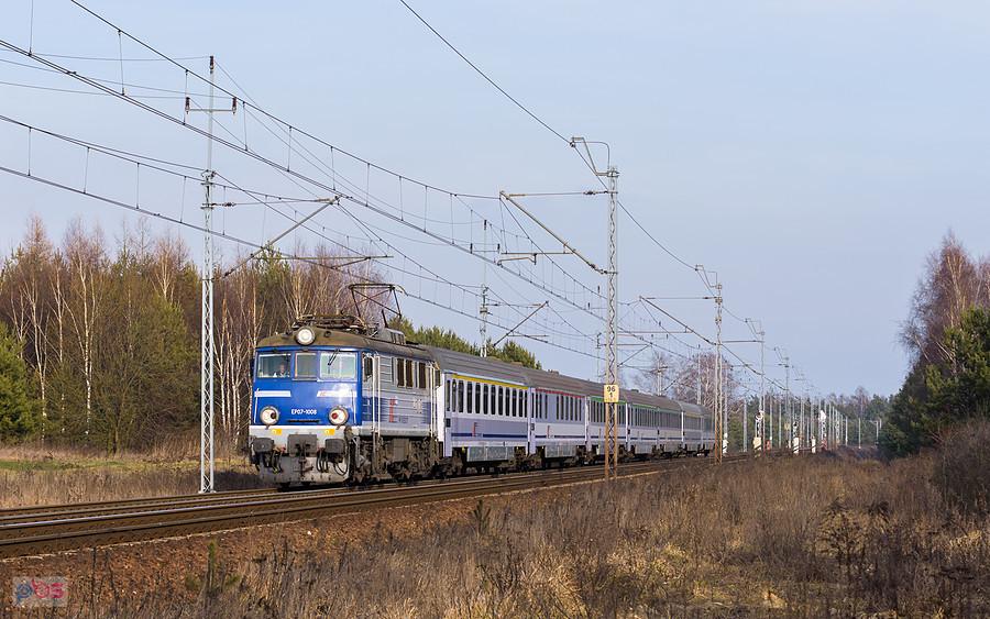 EP07-1008 z poc. IC 38100 "Mehoffer" relacji: Kraków Główny - Szczecin Główny pokonuje szlak linii D29-61: Julianka - Turów, mijając miejscowość Bukowno.