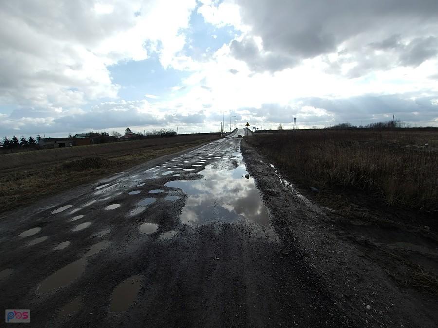 Od strony lotniska...