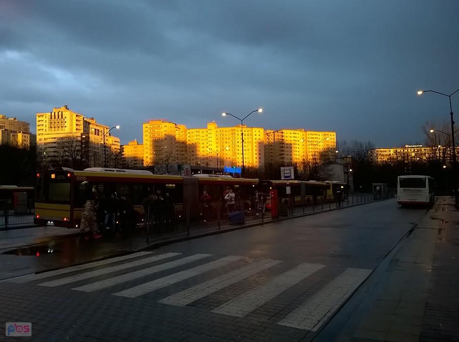 Złoty kwadrans 18-02-2020 16-43 Pętla Metro Wilanowska -płonące bloki przy Bukowińskiej