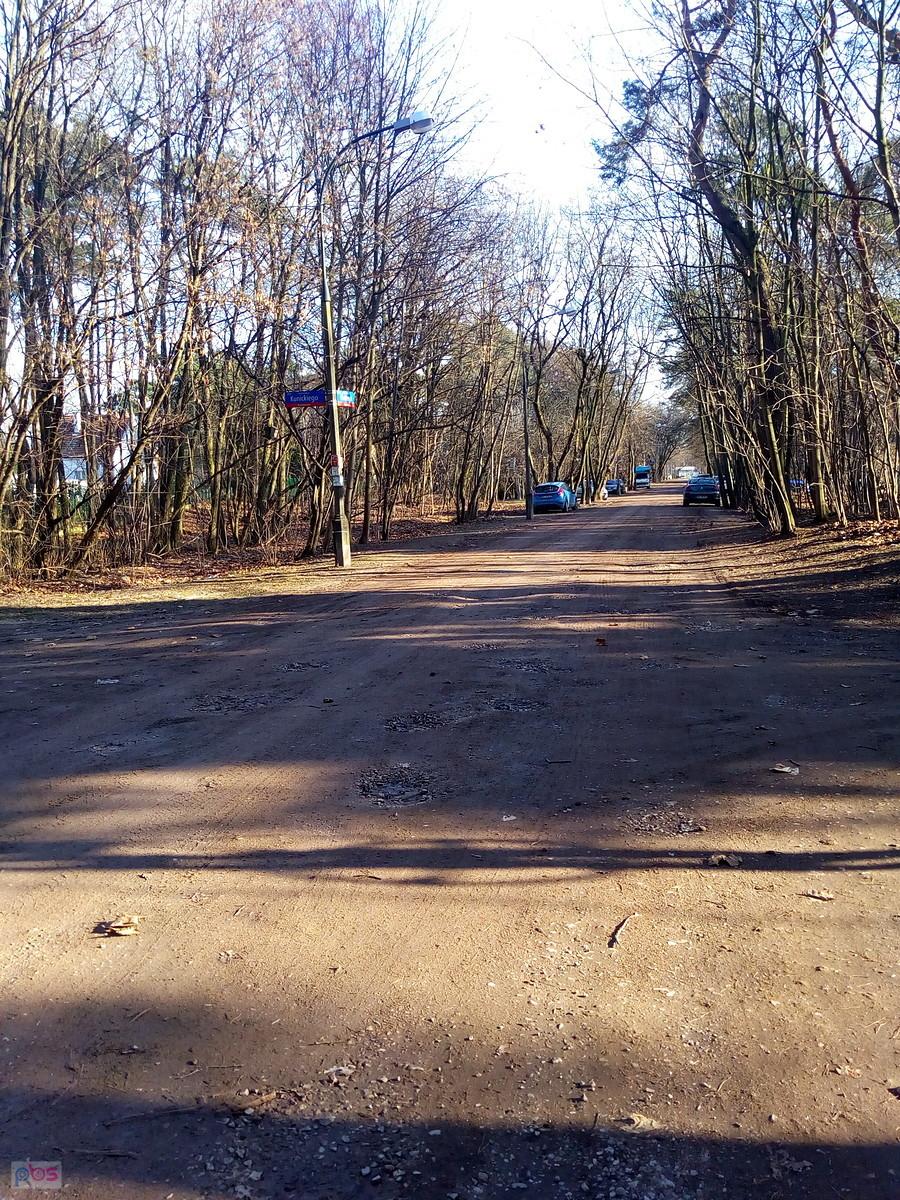 Ulica Kleeberga na Boernerowie w tym roku sucha