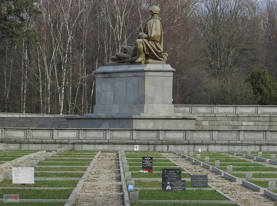 Fragment cmentarza Armii Czerwonej w Warszawie