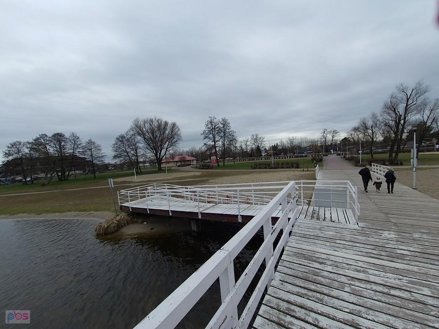 Molo i plaża nad Zalewem