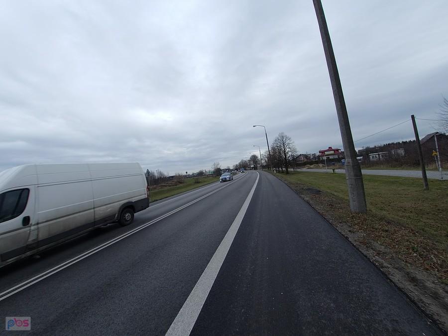 Wygodne i bezpieczne pobocze drogi wzdłuż Zalewu