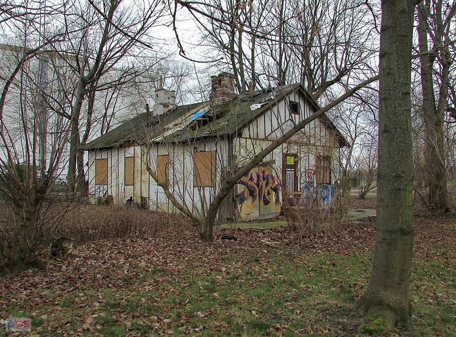 Pamiątka po fińskich domkach na Polu Mokotowskim