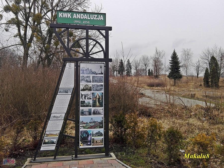 Został "pomniczek" i zapadlisko