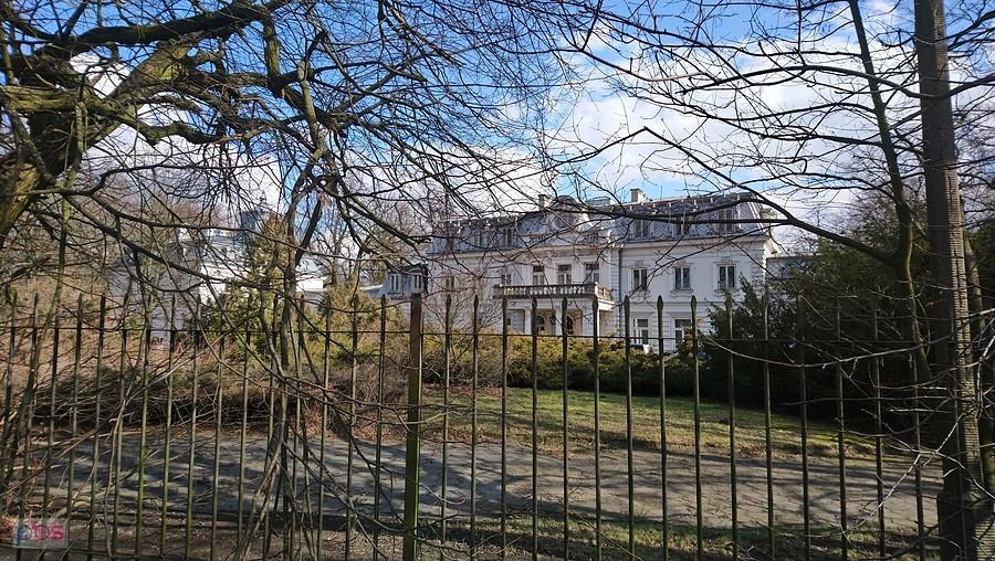 Majątek Ponimirskich, przejęty przez łajdaka Kunika.