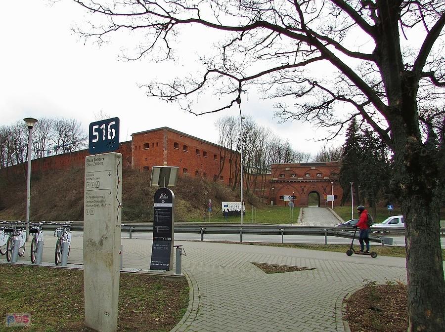 Słupek kilometrowy Wisły przy Cytadeli