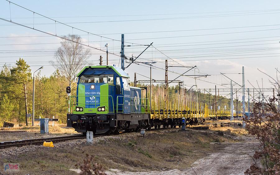 SM42-1305 z transportem opuszcza stację Częstochowa Mirów, wyjeżdżając na szlak do podg. Kucelinka, linia D29-155